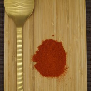 Cayennepeper is een hete rode poeder dat in zijn werking en smaak veel weg heeft van chilipeper.